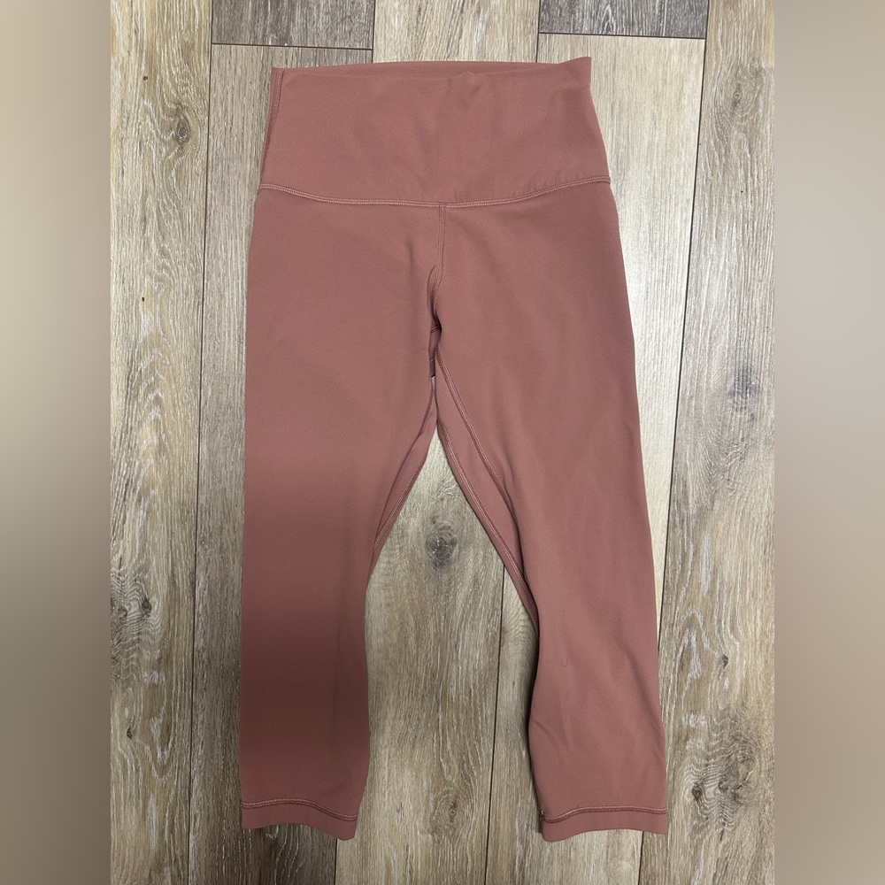 Lululemon align crop 21 size 6 Leggings. Great Condition!